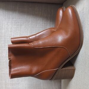 Universal Thread boots  Size 7